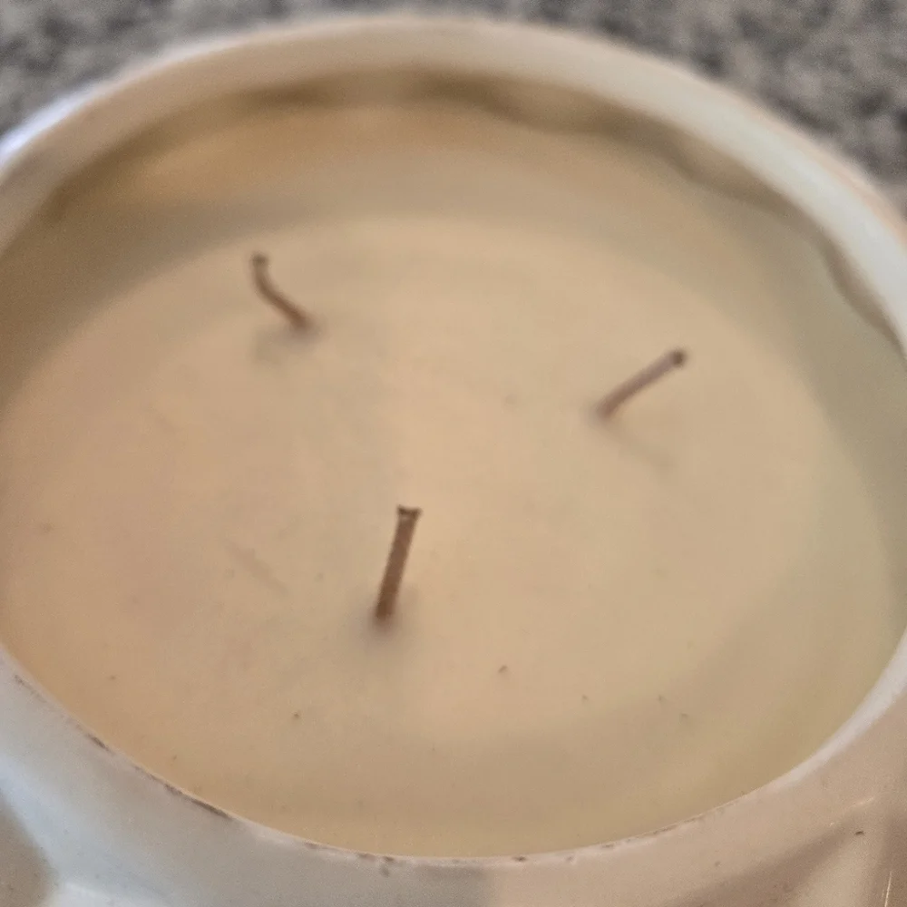 Geometric Cream Candle with Wooden Lid